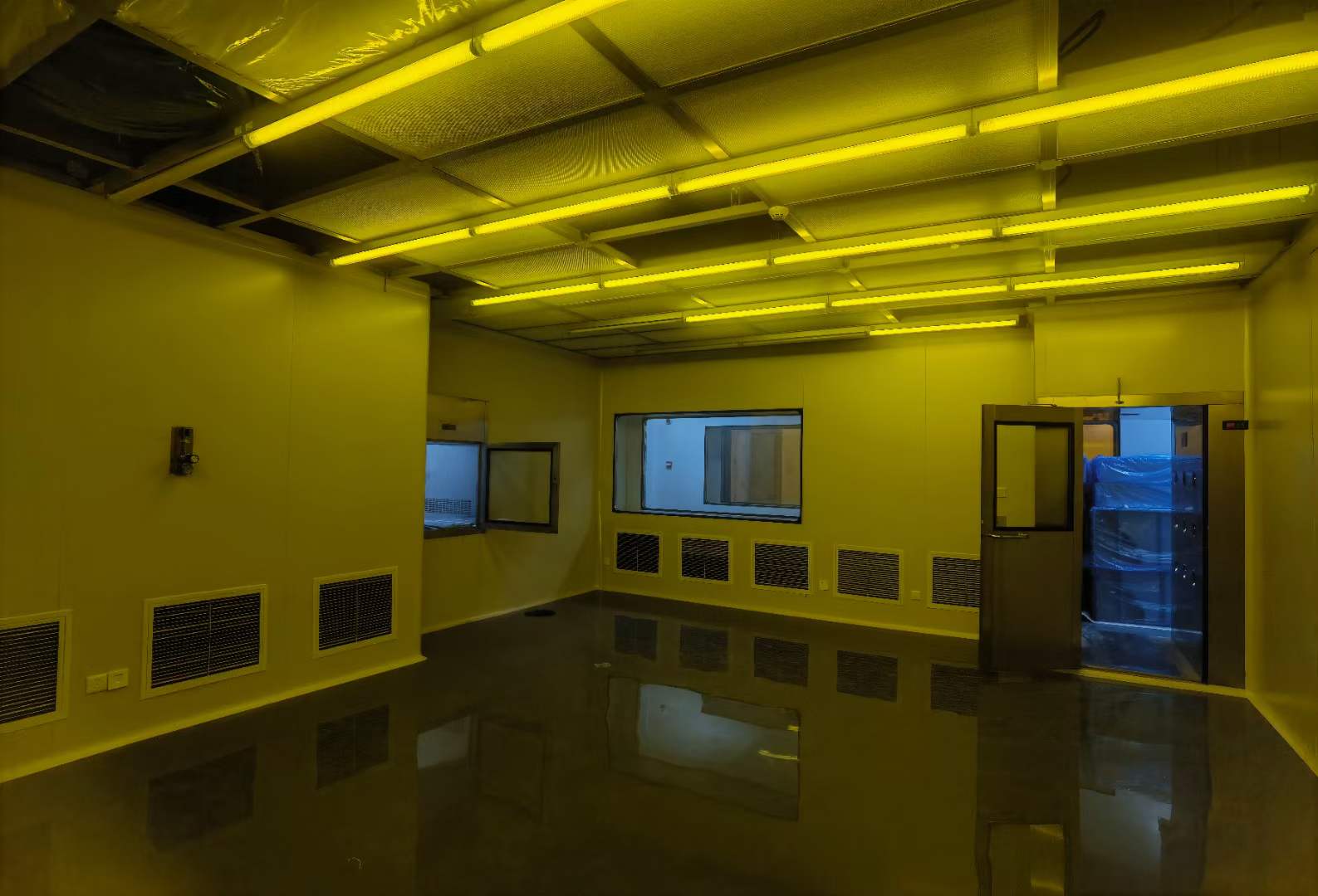 嘉興百級(jí)/千級(jí)光學(xué)潔凈室裝修工程