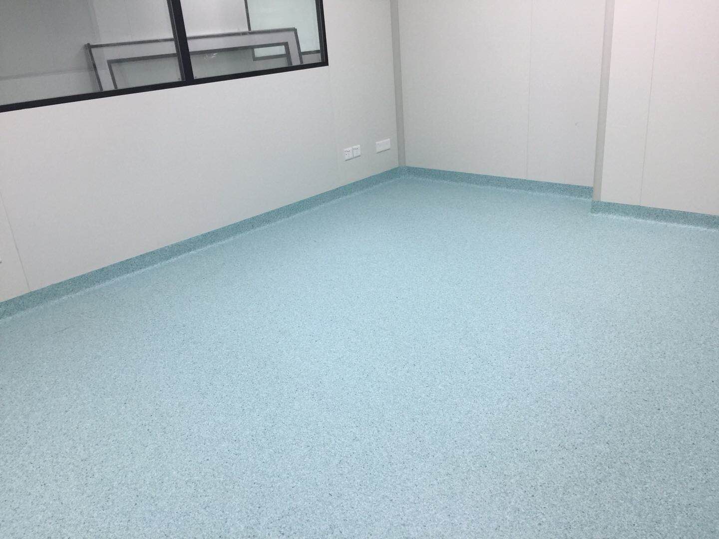 醫(yī)藥凈化車間PVC地板鋪設(shè)圖片