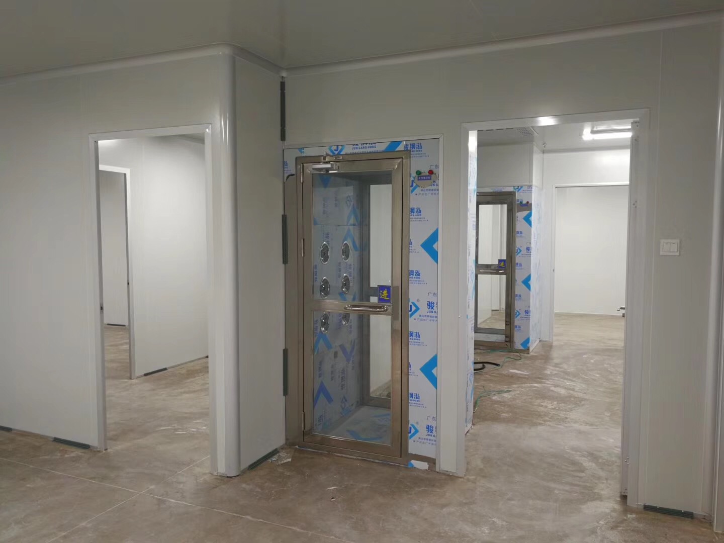 食品凈化車間風(fēng)淋室布置圖片